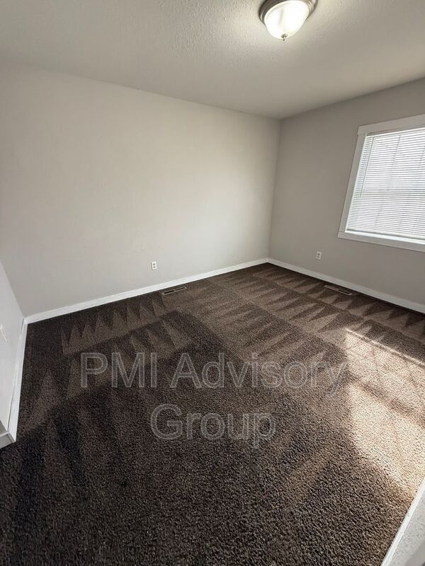 Photo - 544 SE Colfax Pl