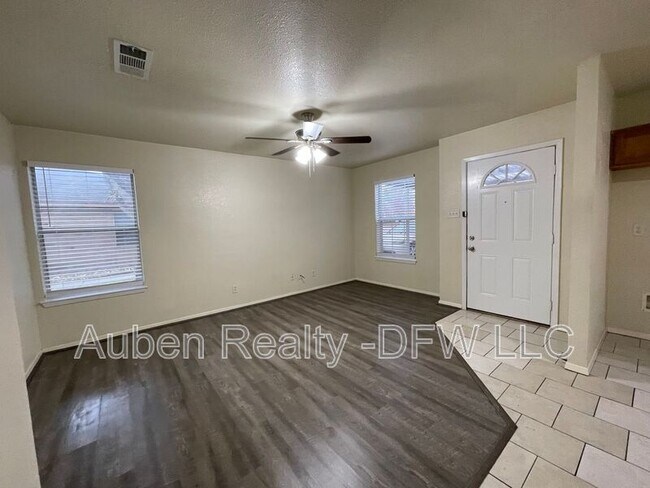 Photo - 121 Cambridge Dr Unit 1