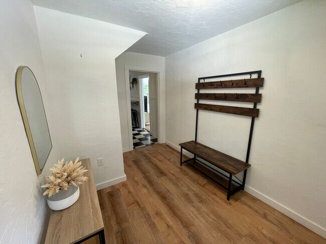 Photo - Beautiful 2 Bedroom, 1 Bathroom Apartment in Duckpond Neighborhood