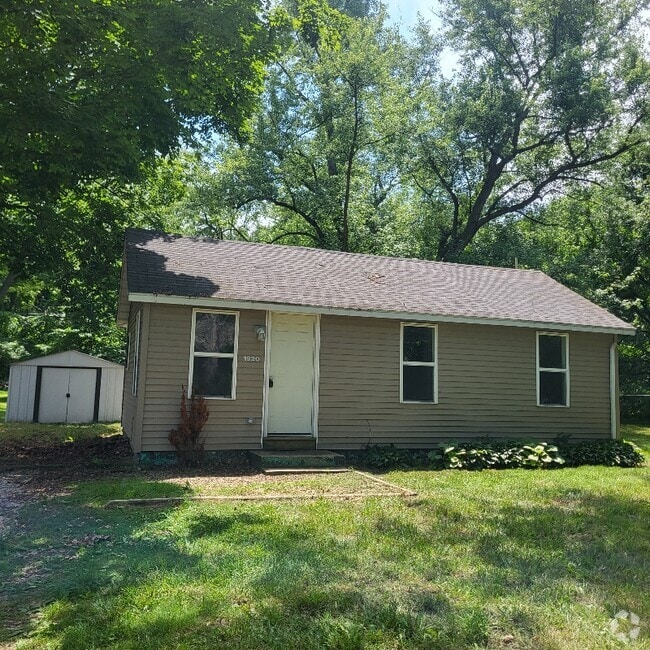 Building Photo - 1920 Taube Ave Rental