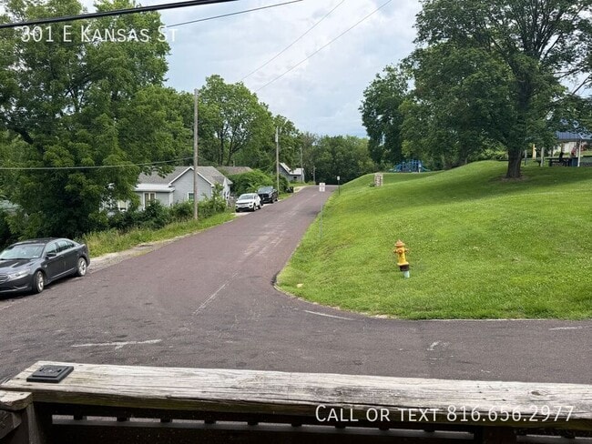 Photo - 301 E Kansas St