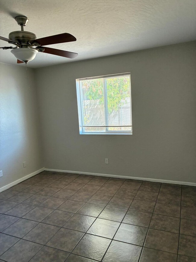 Photo - 10641 N 15th Ave Unidad Apt B