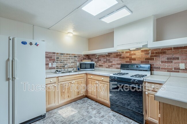 16301 N Ave Del Canada