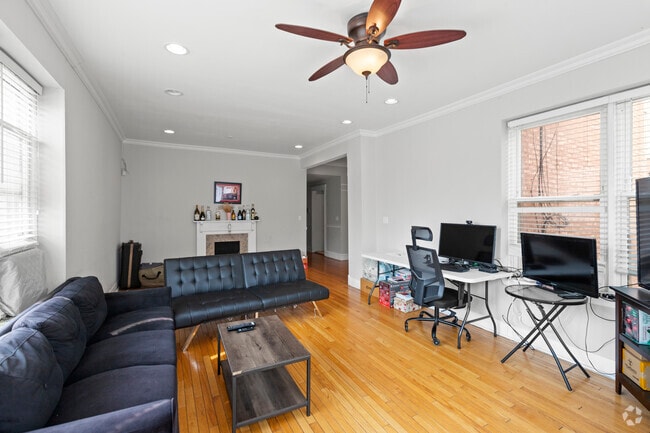 Building Photo - 433 W Wellington Ave Unit 2S Rental