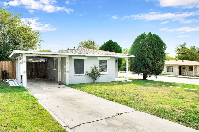 Photo - 140 Glenarm Pl