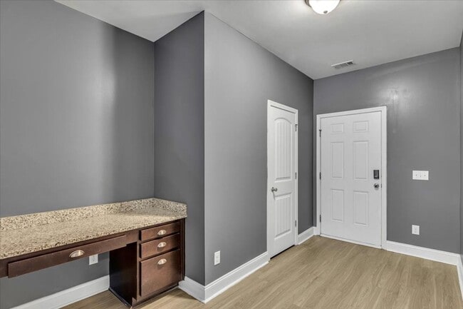 Photo - Richmond Hill- 3Br, 2 1/2 Bath Townhome