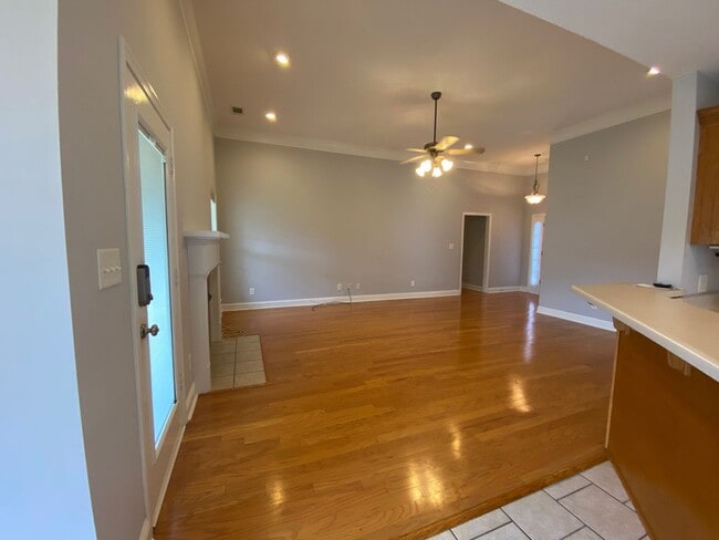Photo - 205 Drayton Ct