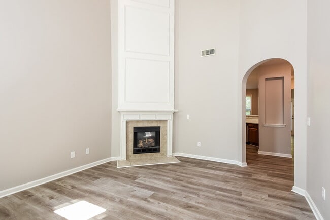 Photo - 332 Saint Claire Dr