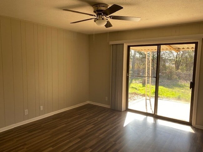 Photo - Nice 4 bedroom 2 bath brick home in S. Sherman!