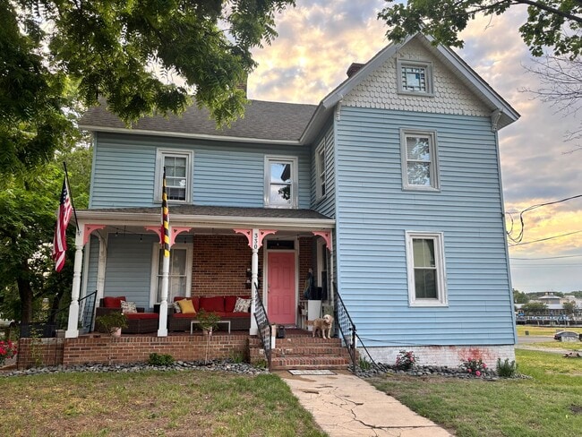 Building Photo - Charming Second-Floor Apartment Apatrtment... Unit 330 Camden Ave A