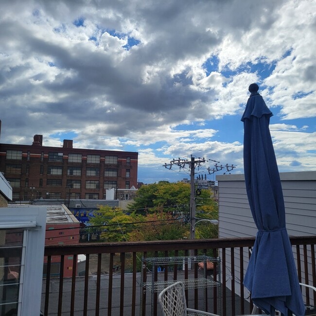 Photo - 1207 Carpenter St Unit B