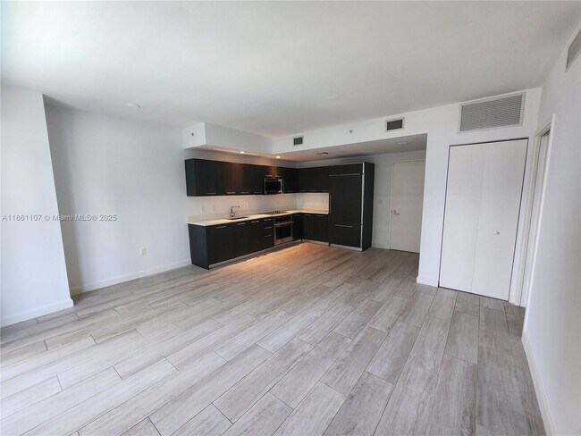 Photo - 55 SW 9th St Unidad 1402