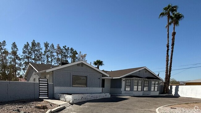 Building Photo - Furnished Ranch-Style Home with Casita – O...