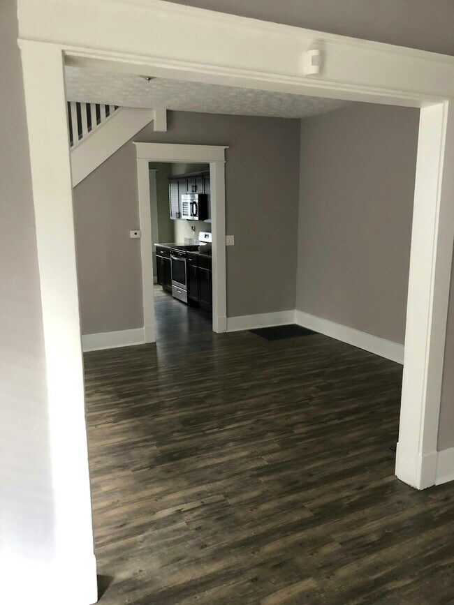 Photo - 140 W 32nd St