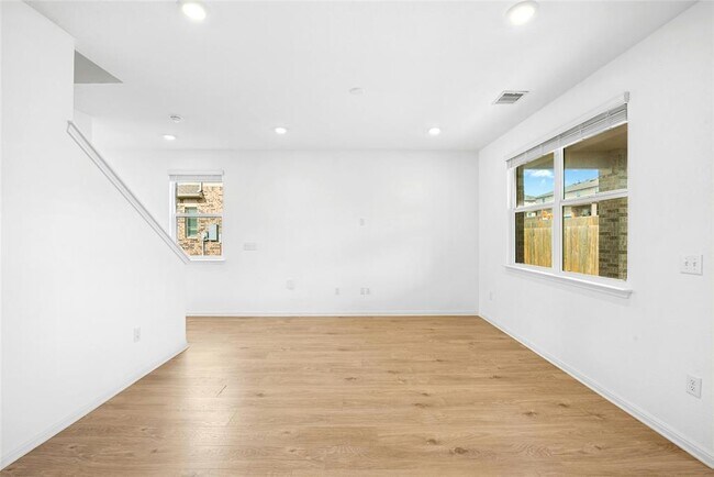 Photo - 412 Brody Ln