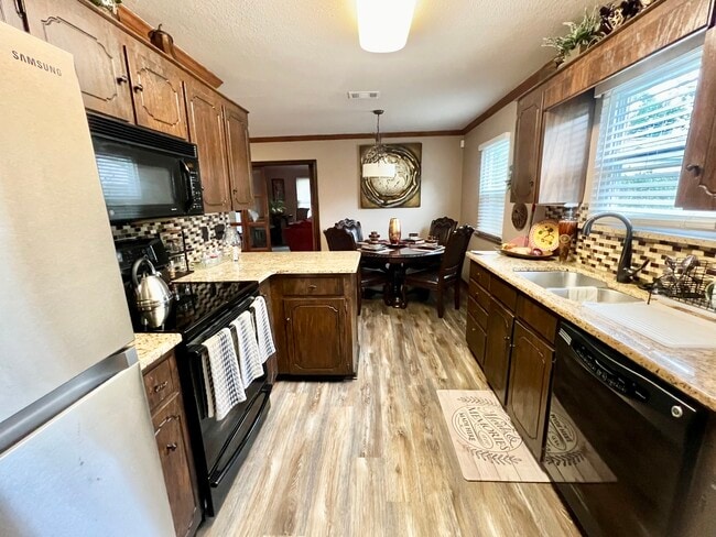 Photo - 6500 Lakewood Dr