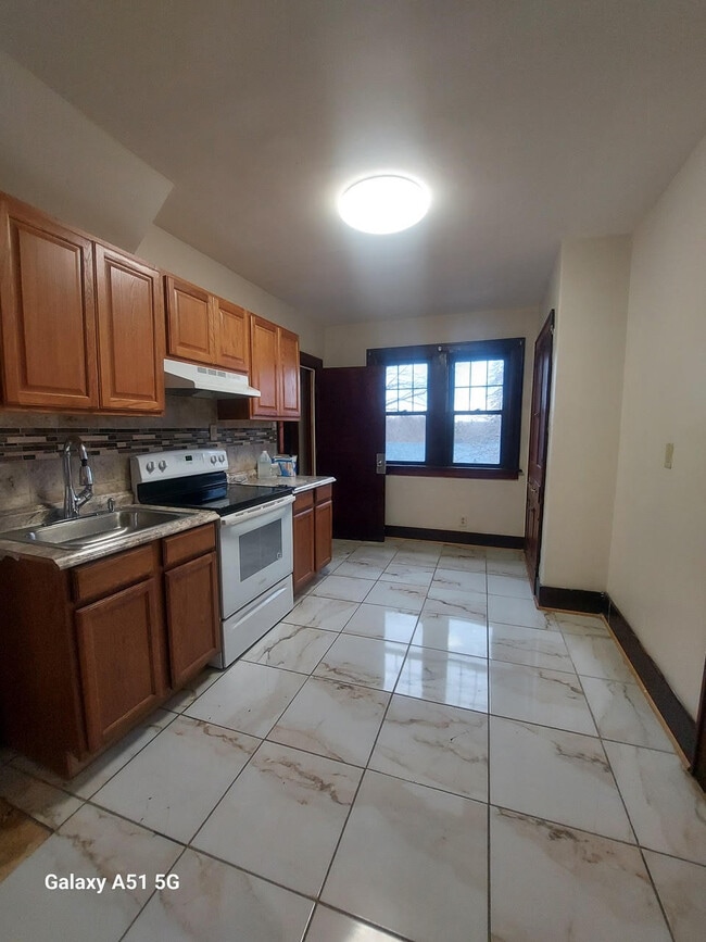 Photo - 442 N Main St