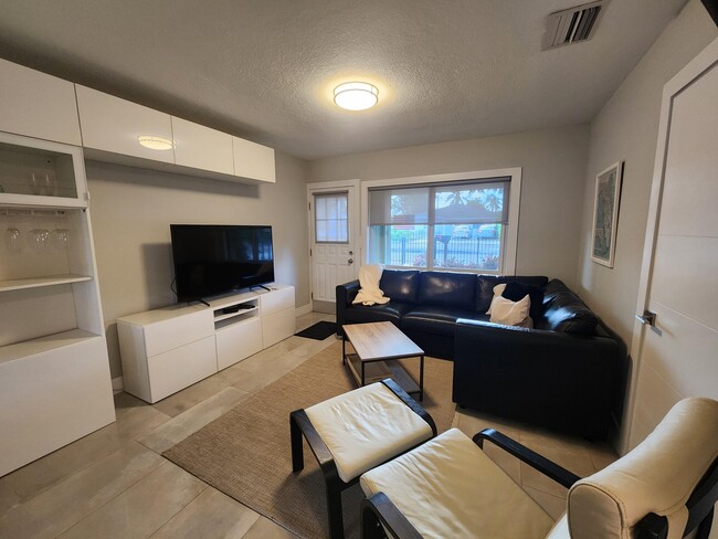 Photo - 1006 SE 4th St