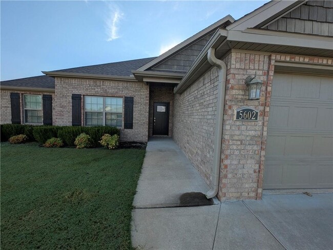 Building Photo - 5602 Sapphire Dr Rental