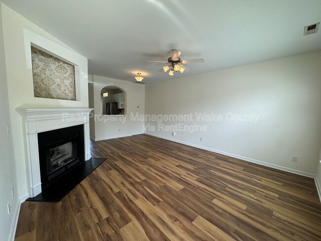 Photo - 416 Colwick Ln