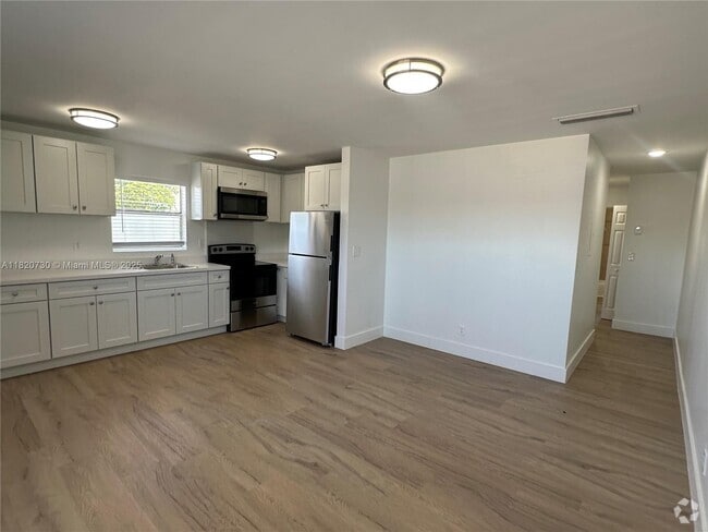 Building Photo - 5841 SW 36th Ct Unit 201 Rental