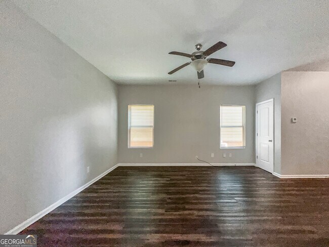 Photo - 212 Daisy Cir