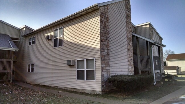 Photo - 170 E 2nd St