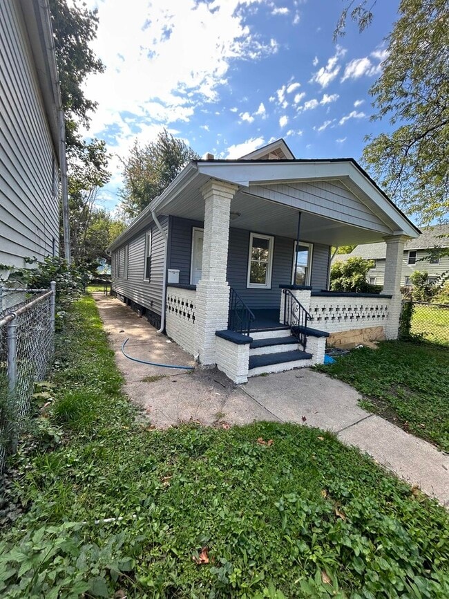 Building Photo - 1582 E 49th St Rental