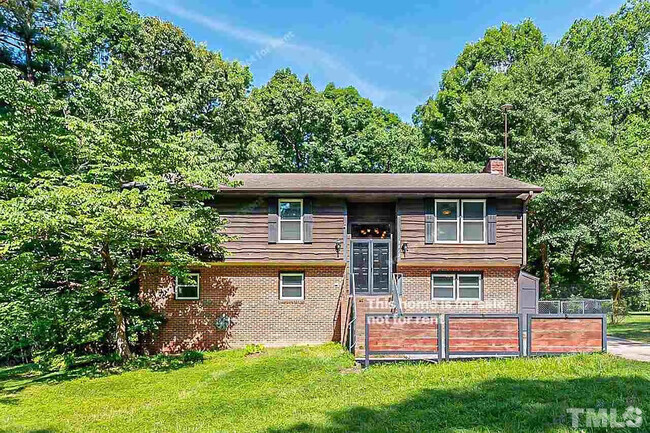 Building Photo - Room in House on Oak Park Rd