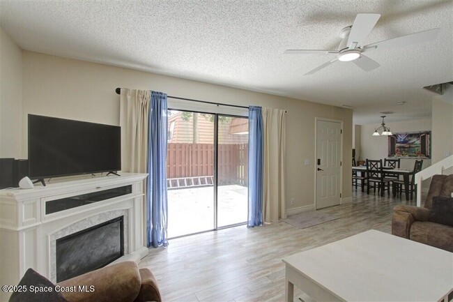 Photo - 1717 Patty Cir NE