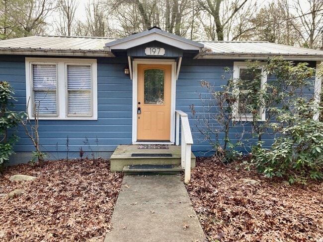Building Photo - Black Mountain - Tidy 2/1 Near Lake Tomahawk! Rental