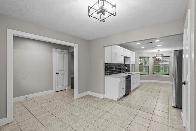 Photo - 1107 Londonderry Ave