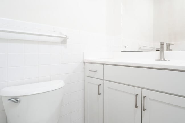 Photo - Highcroft Manor Apartments Located in Wayzata, MN