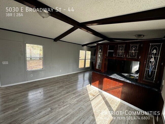 Photo - 5030 E Broadway St