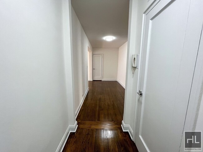 Photo - FIFTH AVENUE Unit 4A