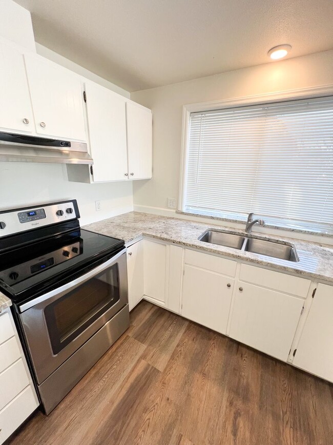 Photo - 1107-1111 Unit 1111 W. OR Ave
