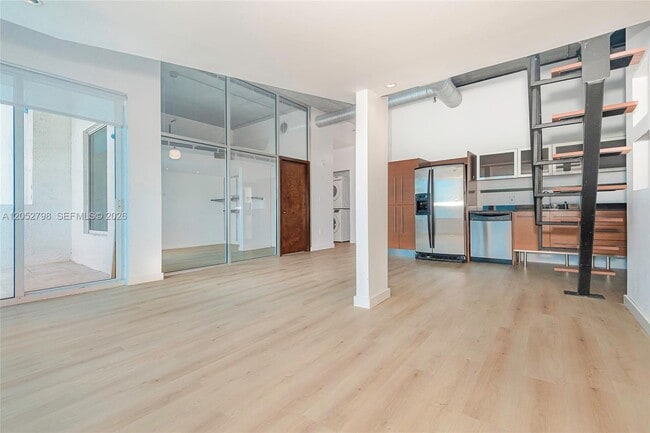 Photo - 10 SW South River Dr Unit 607