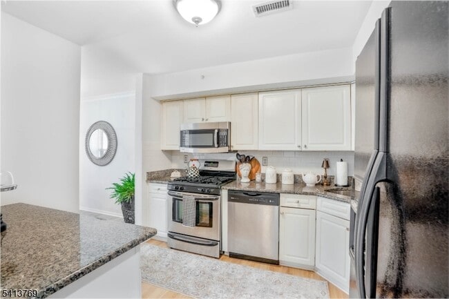 Photo - 8 Springholm Dr