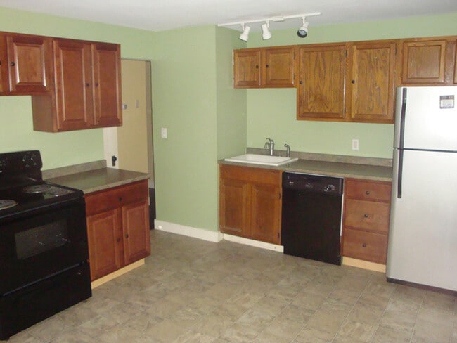 Building Photo - 11 Silk St Unit Apt 2