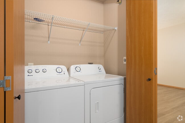 2BR, 2BA - 1,007SF - Laundry