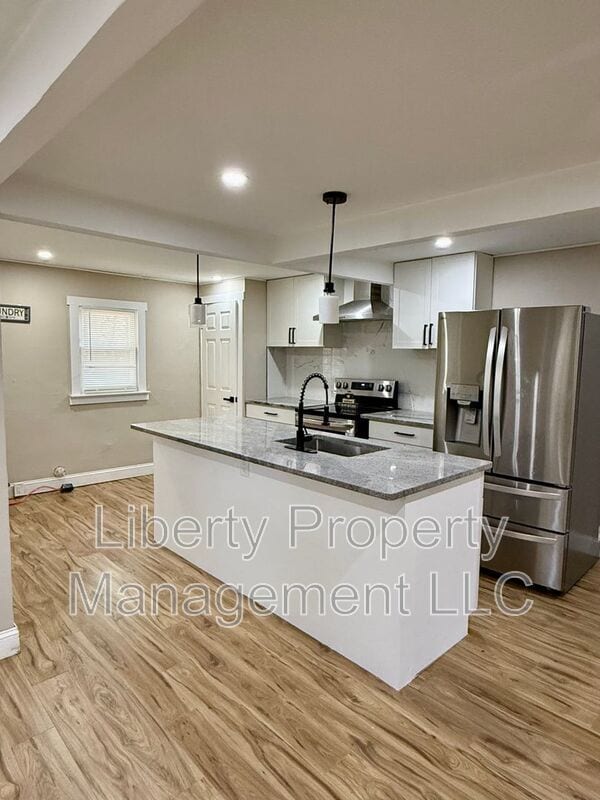 Photo - 1628 Murchison Rd