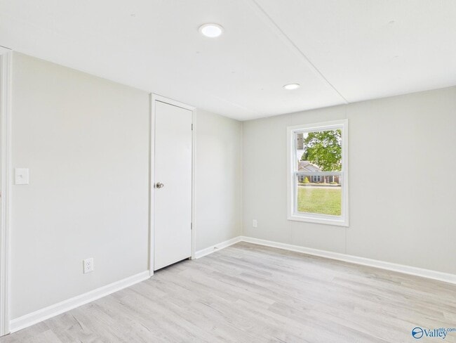 Photo - 877 Rolan Gooch Rd