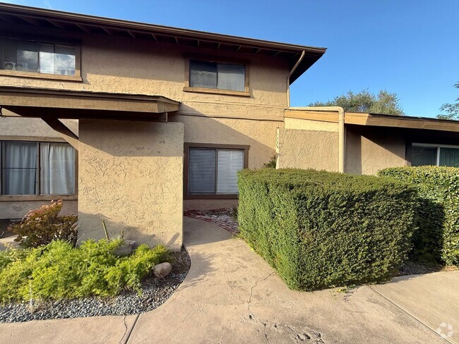 Building Photo - 2 Bedroom Townhome in Santee! Water/Sewer/...