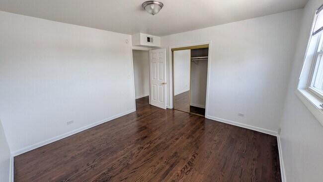Photo - 2654 W Rascher Ave Unit Apt 303