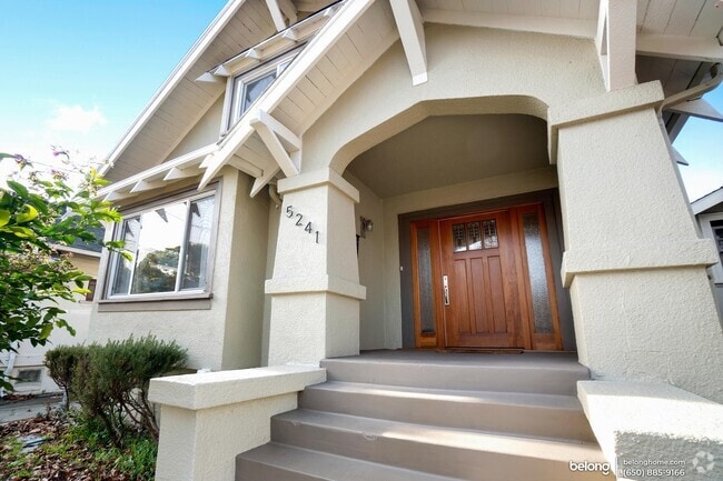 Building Photo - 5241 Manila Ave Rental
