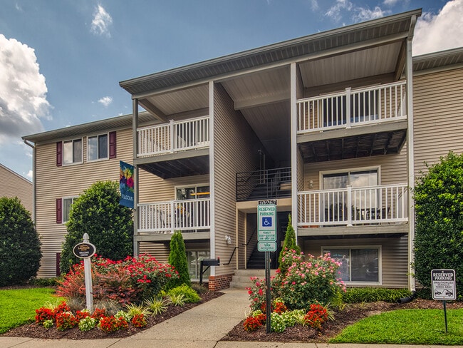 Lakeridge Square Apartments For Rent in Ashland, VA