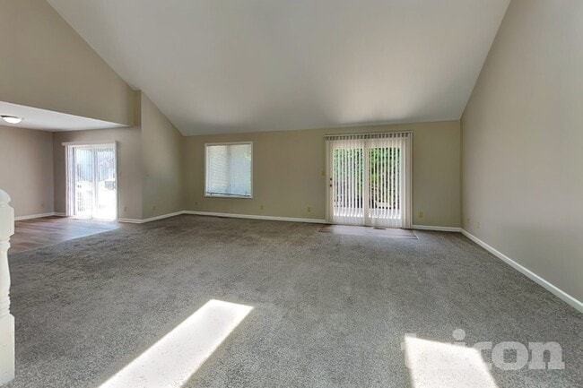 Photo - 2003 Fairfax Dr