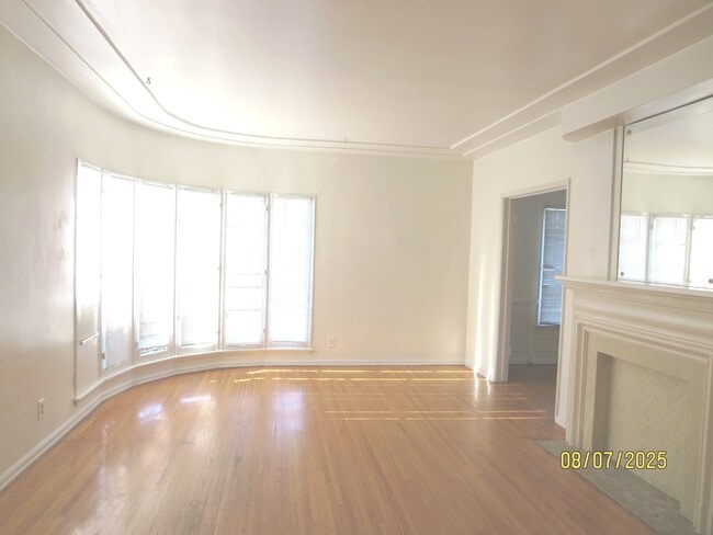 Sala de estar - 5640 W 6th St Unidad 1