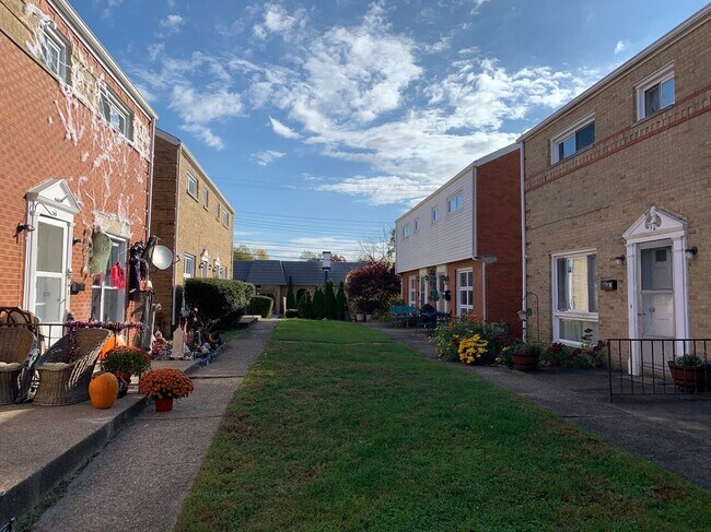 Photo - Well Kept Duplex in the Shaler Area
