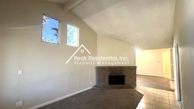 Photo - Spacious 2bd/1ba Duplex with Garage near American River College